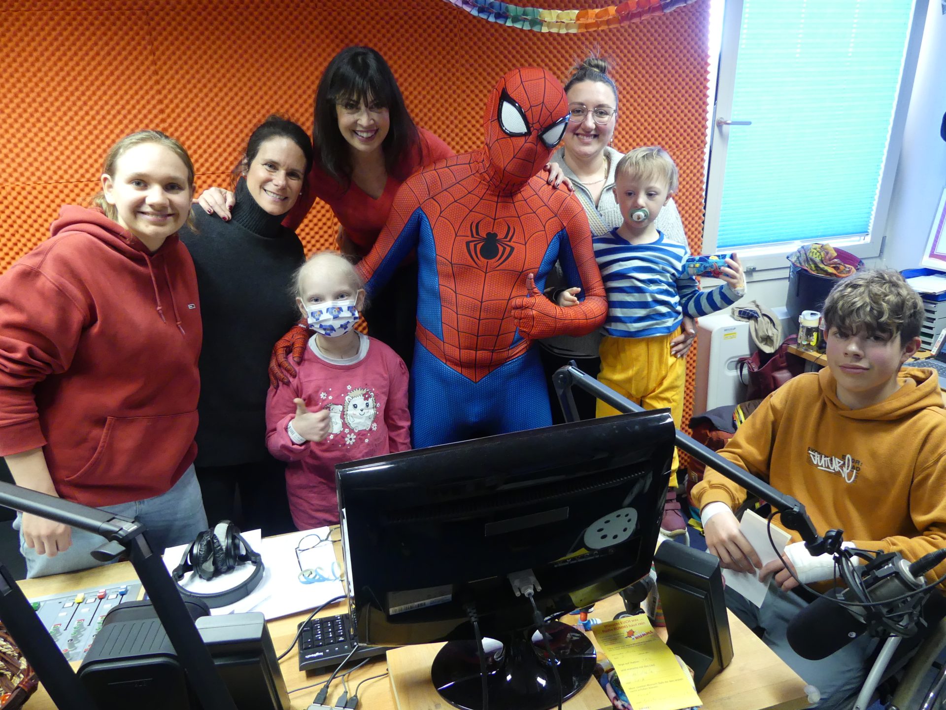 Gruppen Foto Danke Spiderman, dass du uns heute besucht hast.