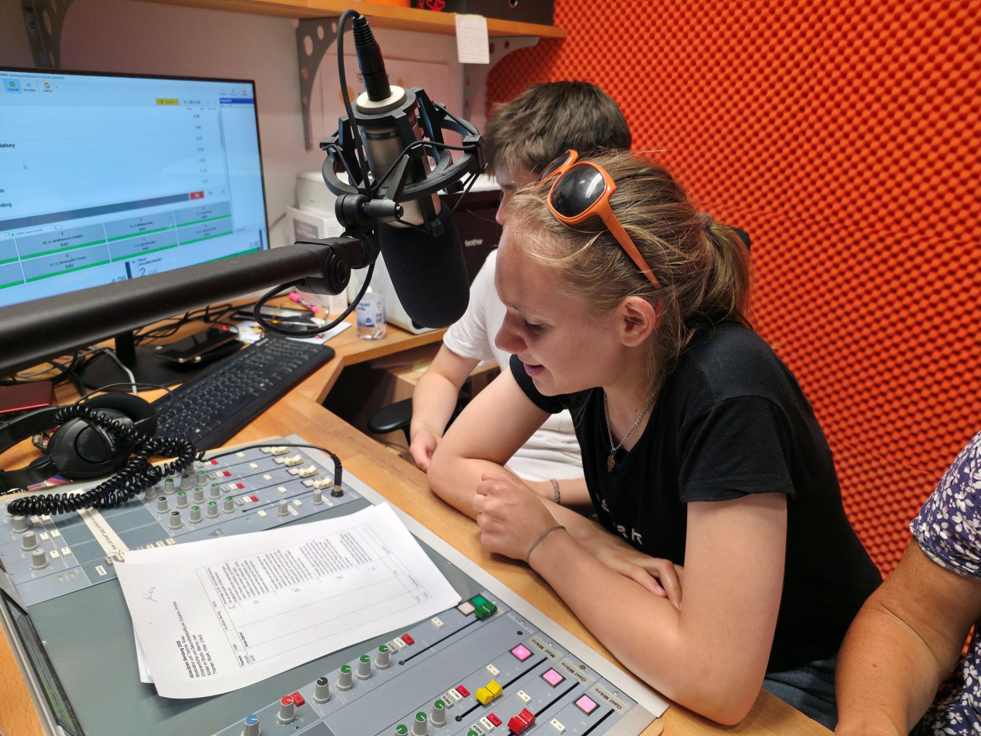 Marina und Nohel präsentieren unser heutiges Programm Marina und Nohel präsentieren unser heutiges Programm